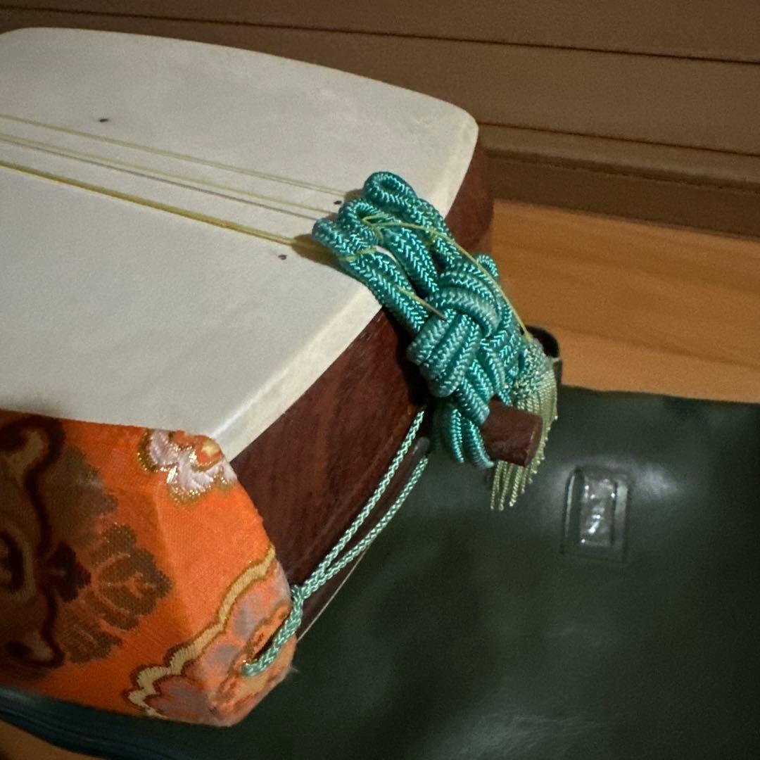 三味線本体 ソフトケース付き　細棹　秋田三味線　長唄等　３弦