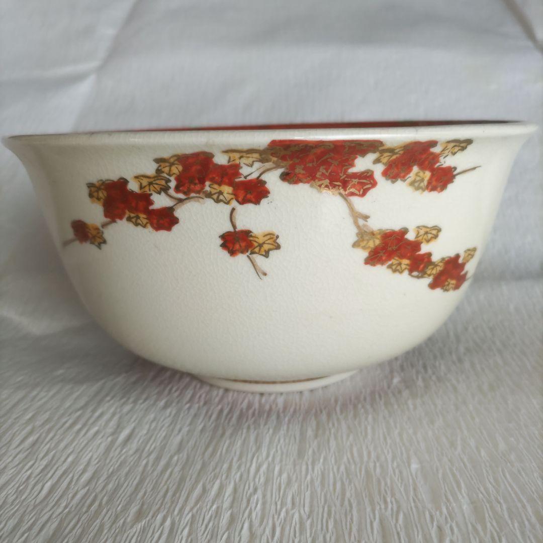 『鶏と紅葉の模様の陶器』工芸品・観賞用