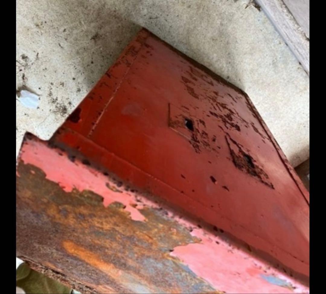 古い赤い郵便ポスト