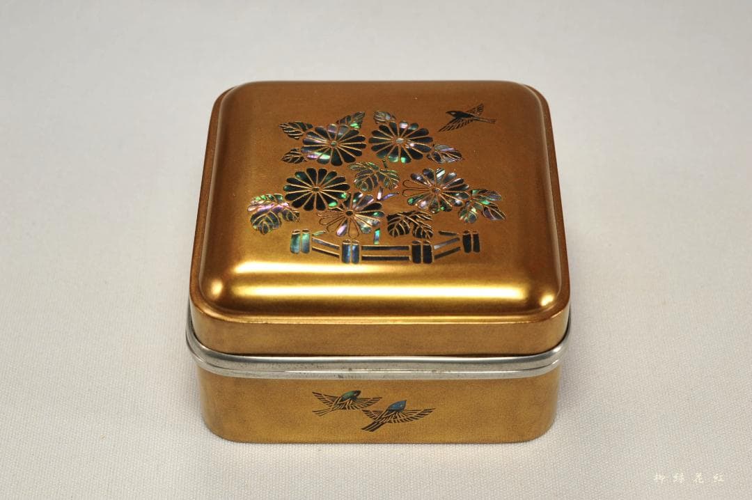 山下甫斎 菊籬蒔絵 四方 銀縁 香合 内菊蒔絵梨子地 共箱 茶道具