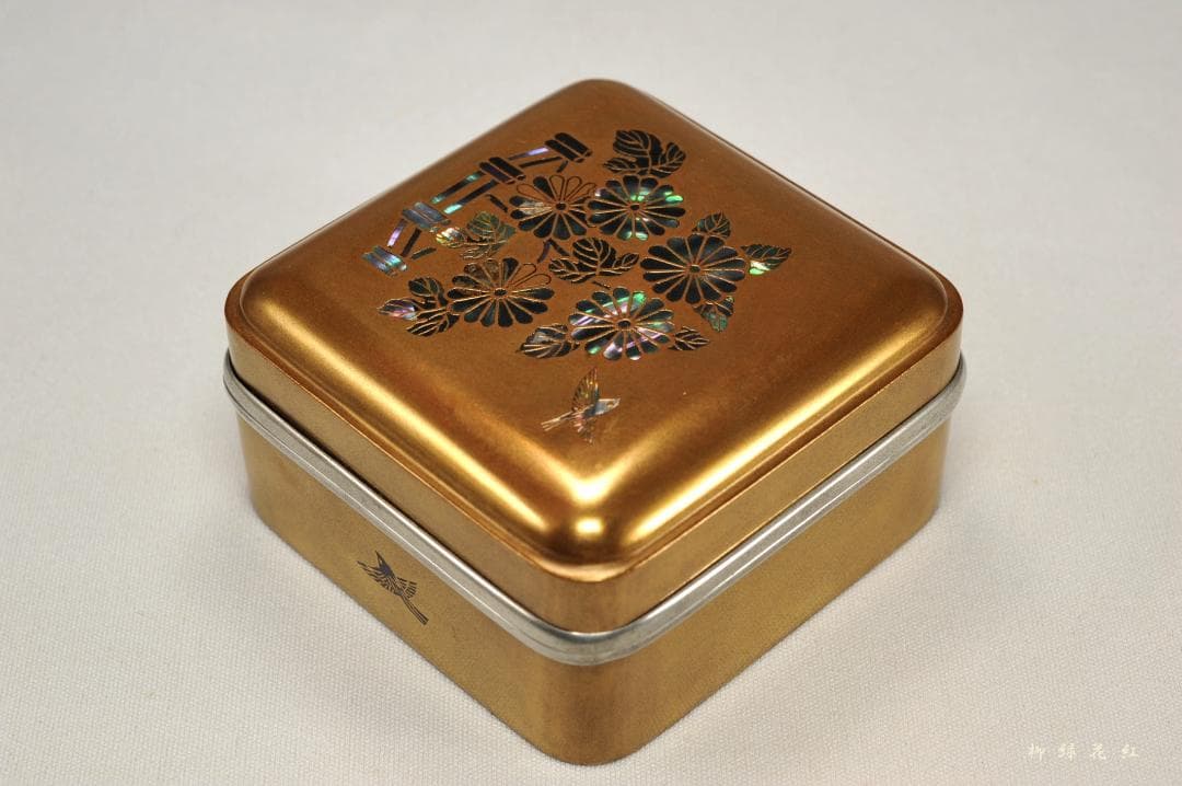 山下甫斎 菊籬蒔絵 四方 銀縁 香合 内菊蒔絵梨子地 共箱 茶道具