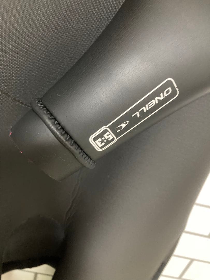 [シーズン最終価格] O'Neill セミドライウェットスーツ