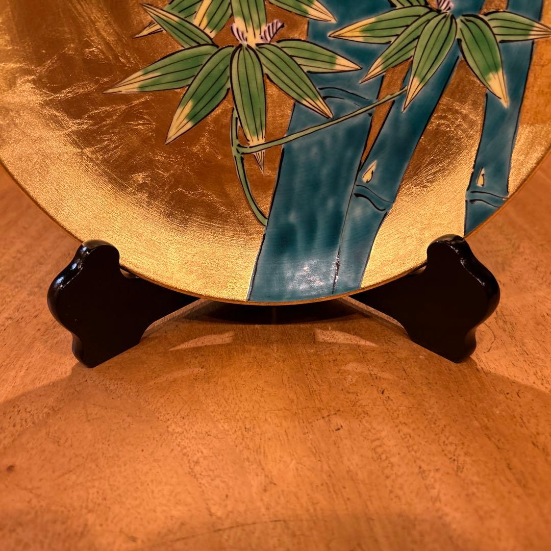飾り皿　琥山窯　竹絵金箔推　皿立て箱付