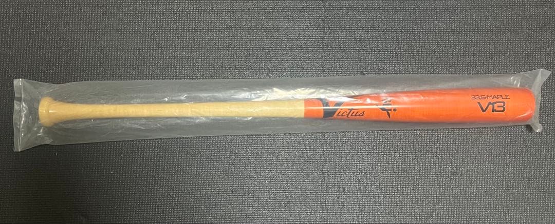 ヴィクタス硬式木製バット　新品