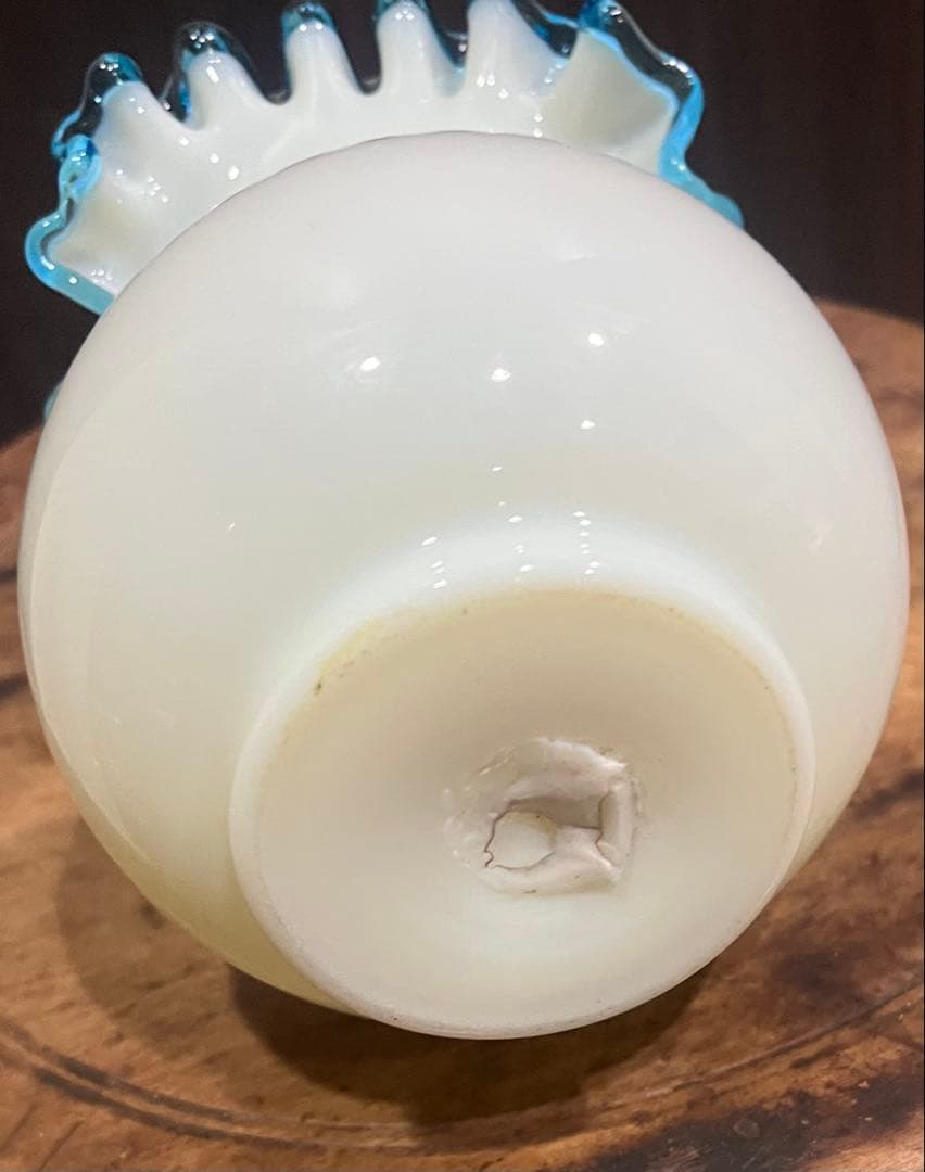 \"希少\" ひらひらミルクガラス　花瓶