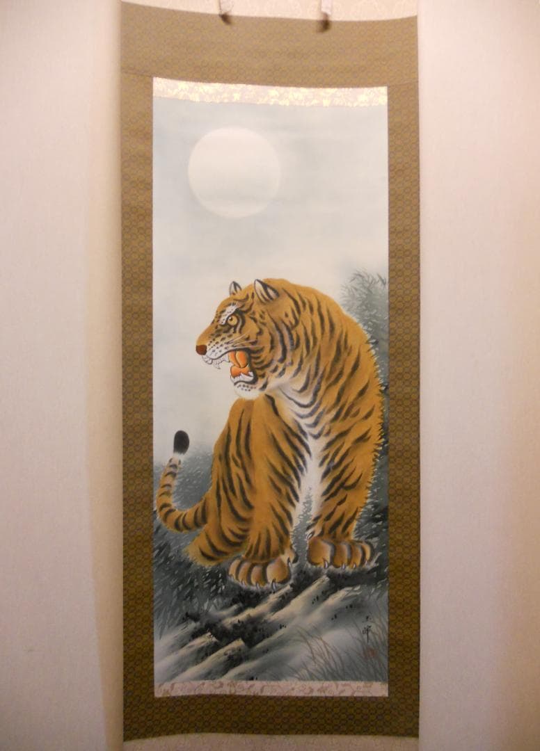 掛け軸 坂口玉峰 月下猛虎図 絹本 希少 軸装 茶道具 掛軸 美品 です。