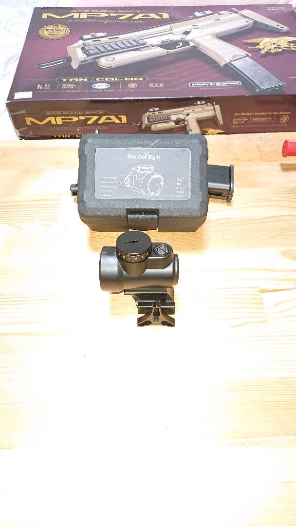 東京マルイMP7A1 ガスガン レッドドットサイト付き
