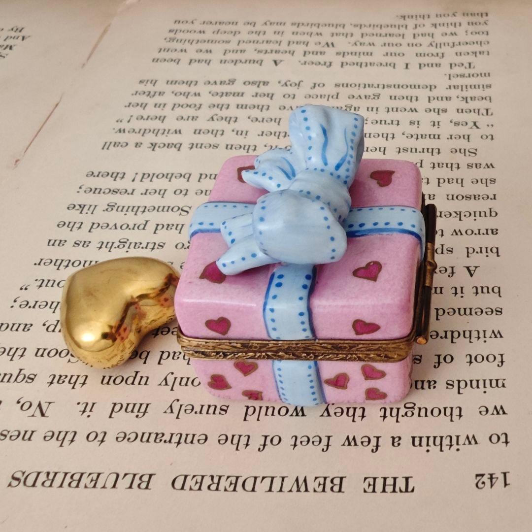 リモージュボックス　ハート柄のプレゼントボックス　フランス製　小物入れ　陶器