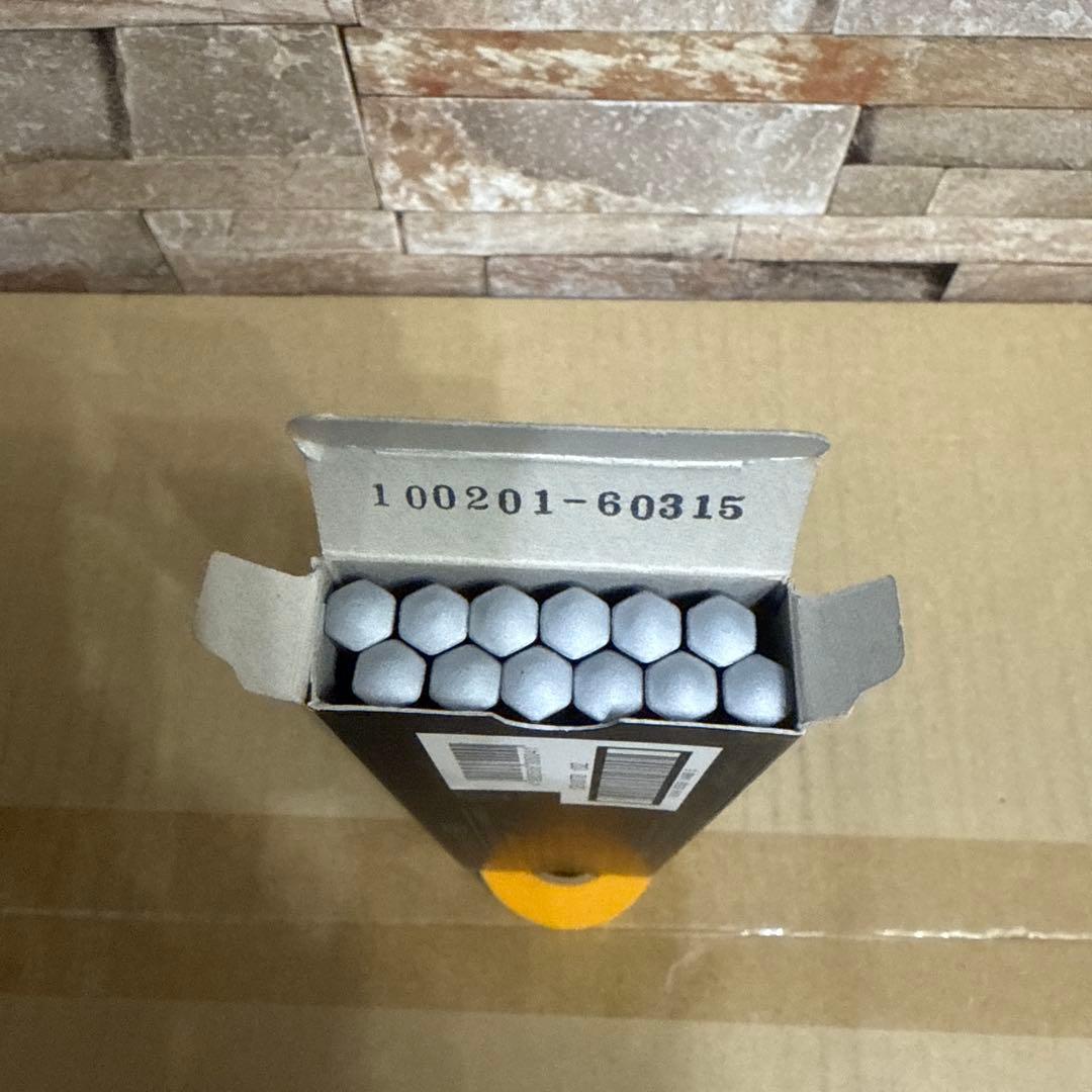 BLACK POLYMER 999　硬さ　B　ぺんてる　Pentel