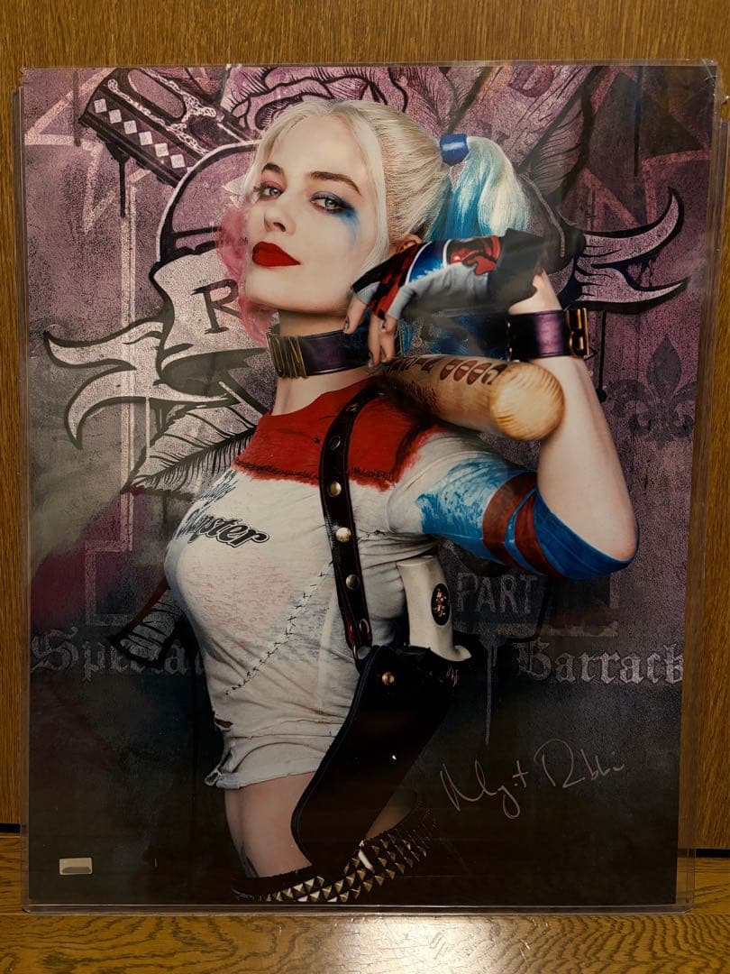 マーゴット・ロビー ハーレイ・クイン ポートレート サイン