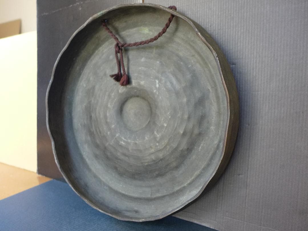 時代物　明治大正期頃？　大変古い銅鑼　度鑼 古銅　鍛金作り　桴付き 茶道　骨董