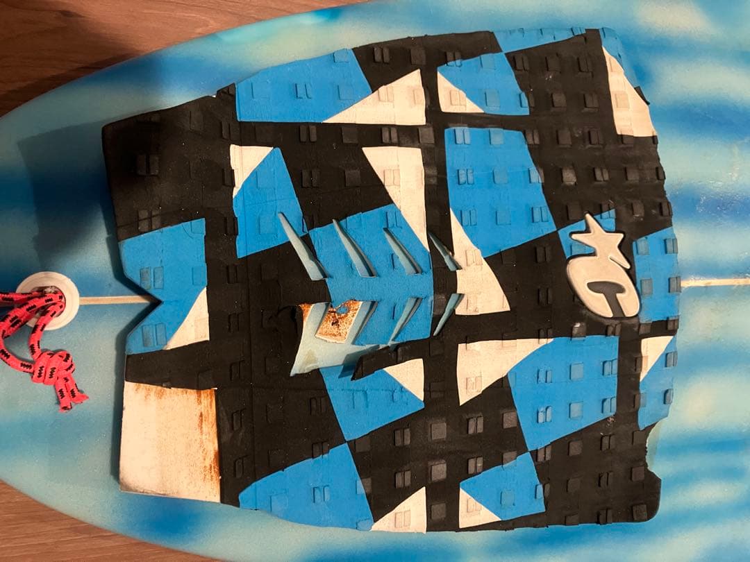 ショートボード 6'0\" x 18 5/8\" x 2 1/4\" フィン付き