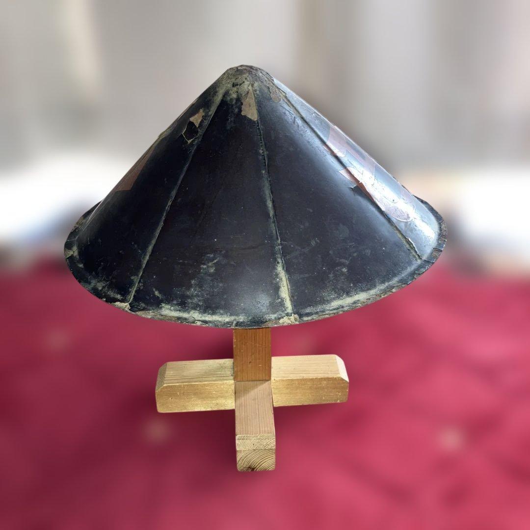 ② 黒漆塗鐵陣笠