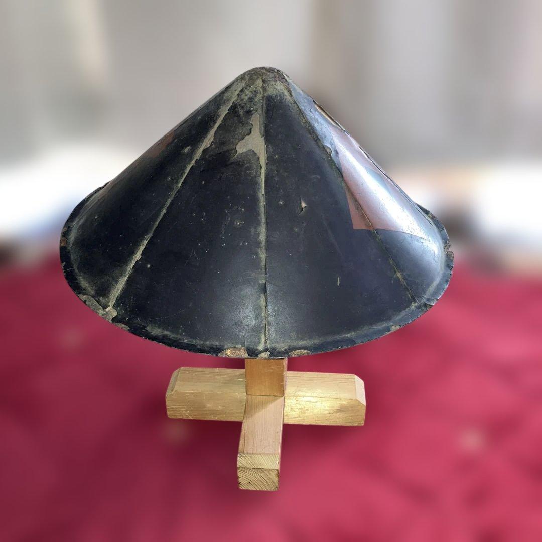 ② 黒漆塗鐵陣笠