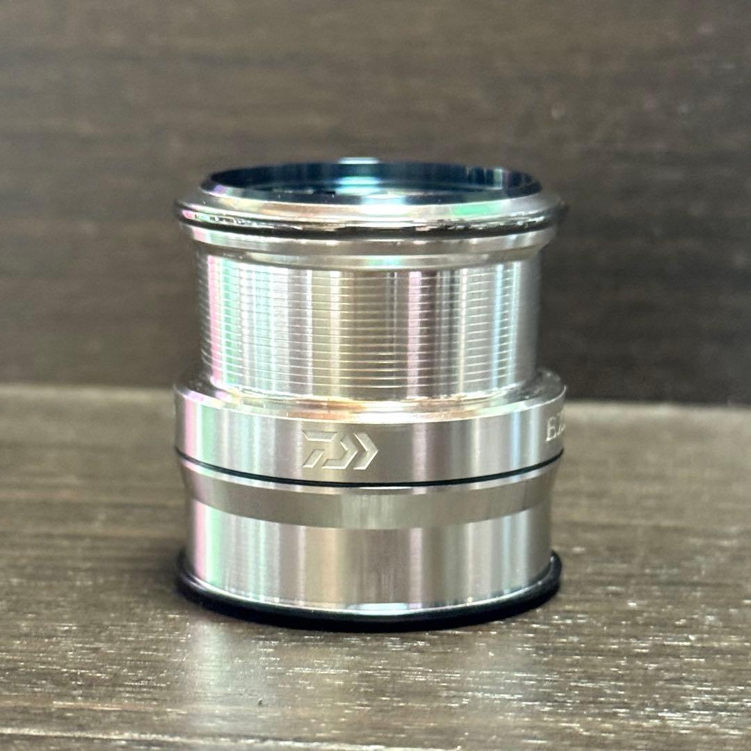 美品 ダイワ 18イグジストLT1000S-P 純正スプール