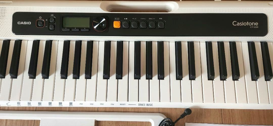 新品【25年購入】カシオ CT-S200 ホワイト 電子ピアノ　キーボード