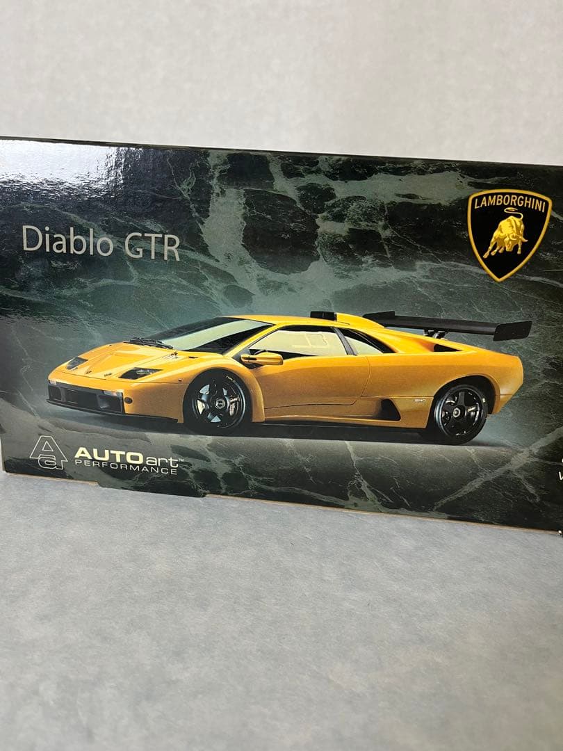 オートアート　ディアブロ　GTR スケール1/18 Diablo 黄色