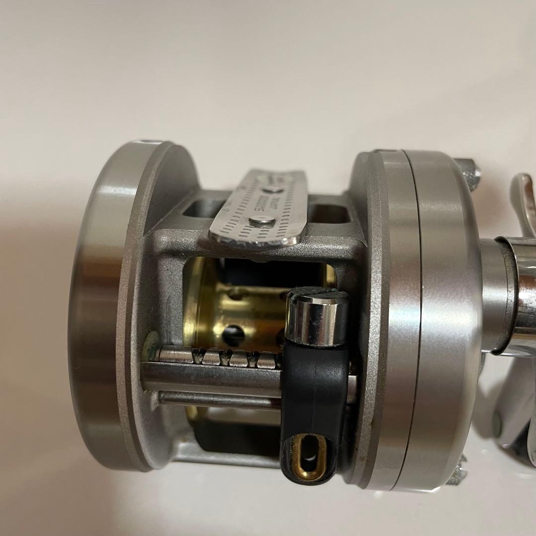 SHIMANO CALCUTTA 両軸リール 右巻き　シマノ　カルカッタ200