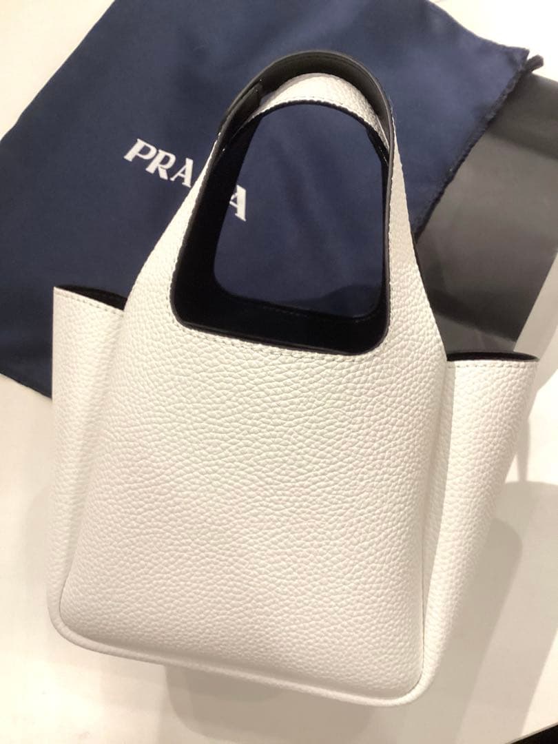 PRADA ホワイトハンドバッグ　ノベルティ　即日発送