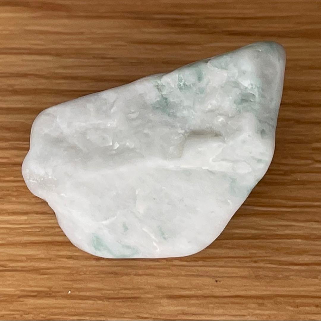 糸魚川翡翠 白地にグリーン 海岸採取