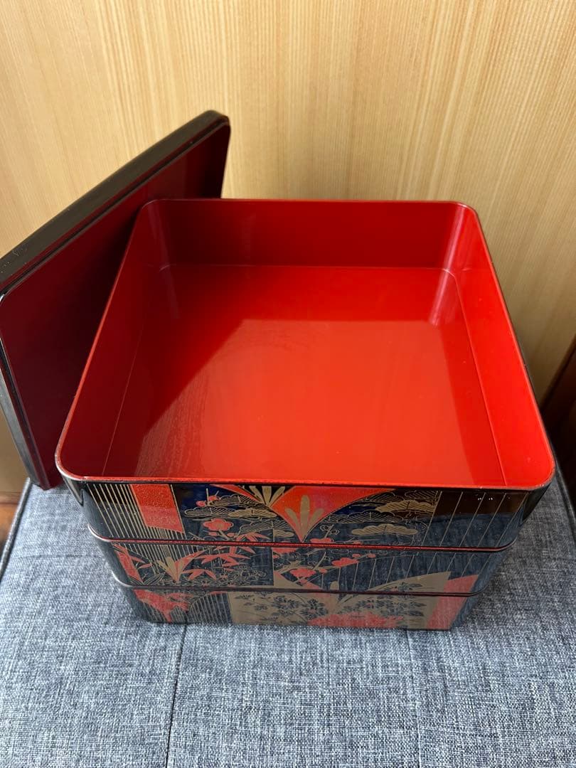 漆器重箱 3層 ❣️花柄 黒金　おせち　お正月　イベント　パーティ〜❣️ お菓子　和