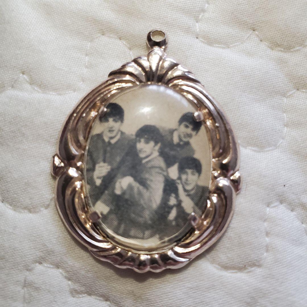 Beatles グッズまとめ売り ビートルズ チャーム キーホルダー ピンバッジ