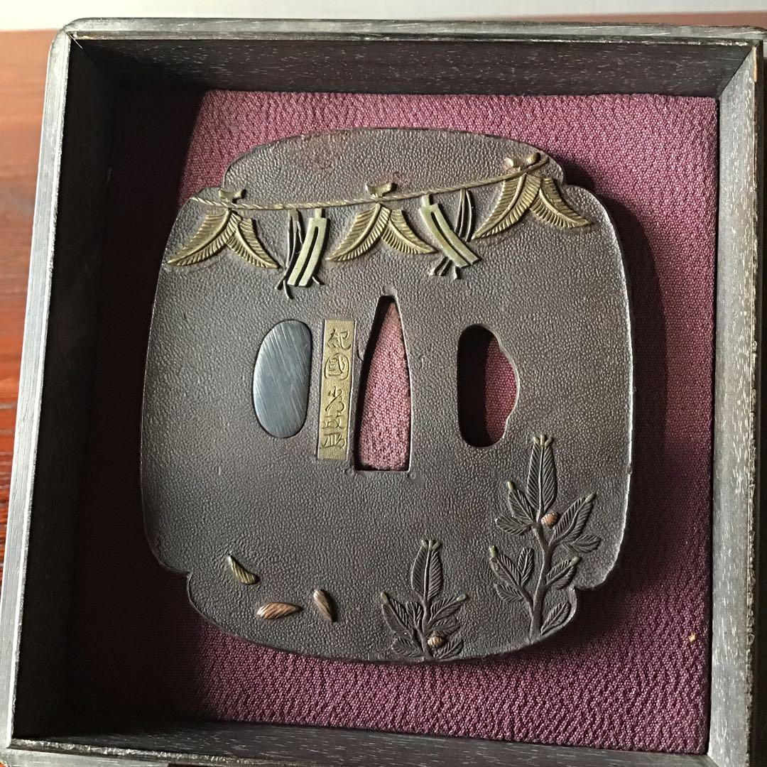 鍔　「正月飾り」　在銘