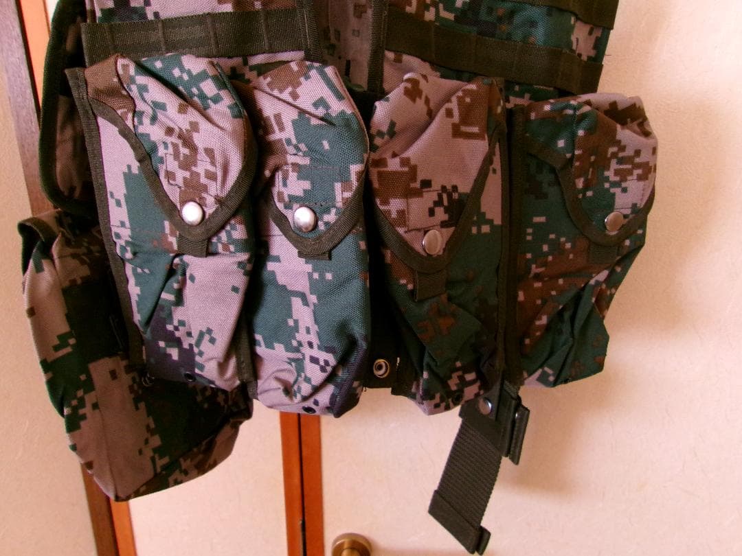 未使用　中国軍　06式　デジタル迷彩　タクティカルベスト　マガジンポーチ