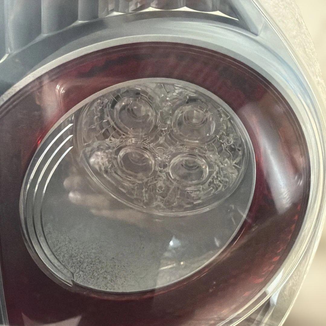 トヨタアクア NHP10 純正 右テールランプ