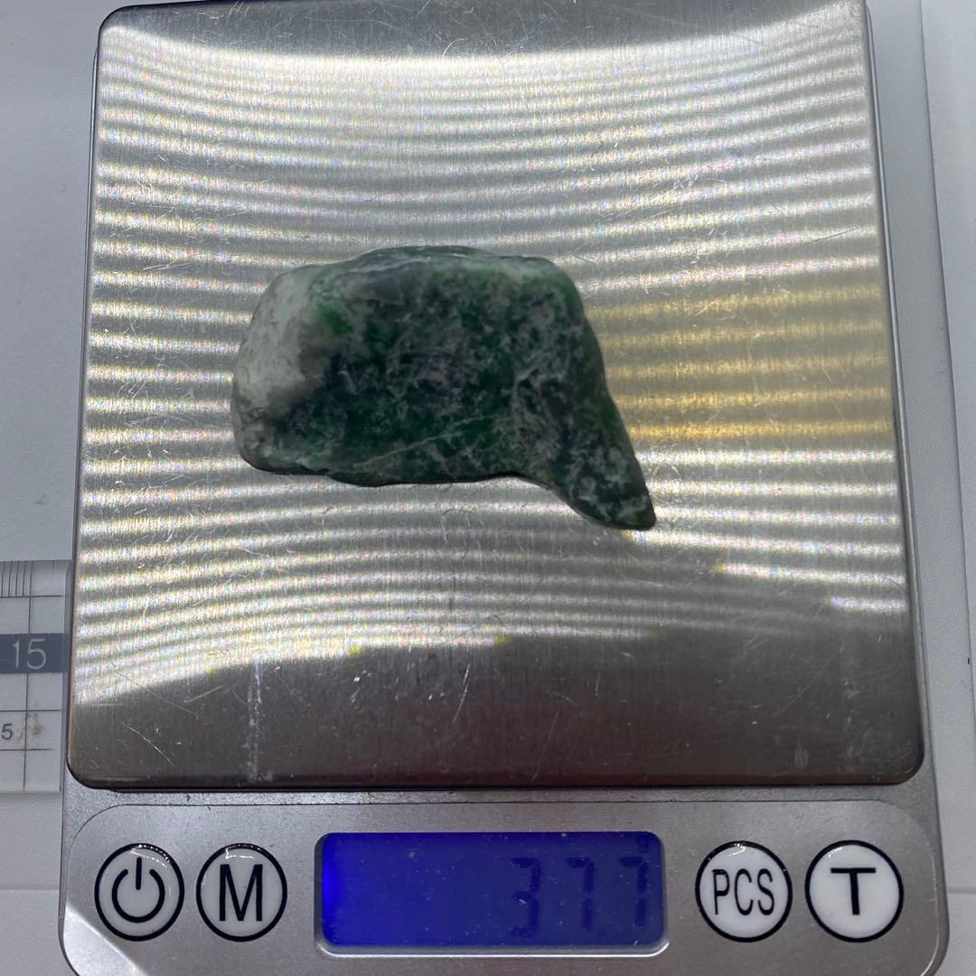 【G096】糸魚川産　翡翠　37g　天然石　原石　ヒスイ　パワーストーン　素材