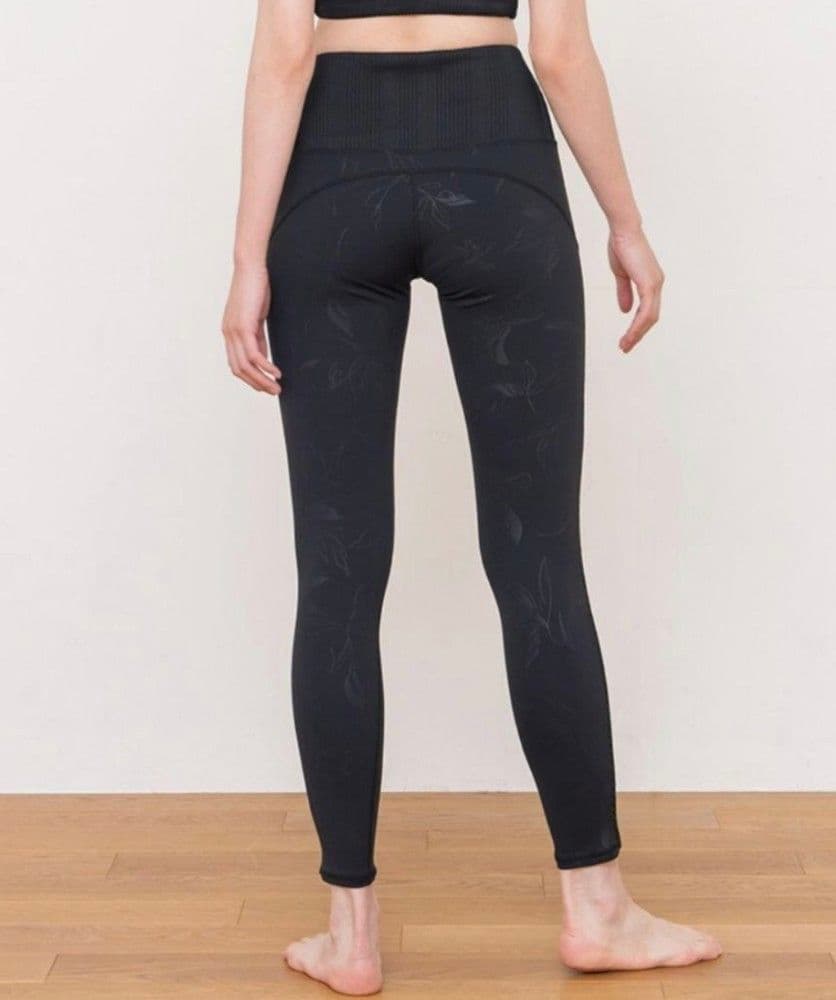 ★【完売品】SUKALA エンボスリーフブラトップ＆レギンス ブラック Mサイズ