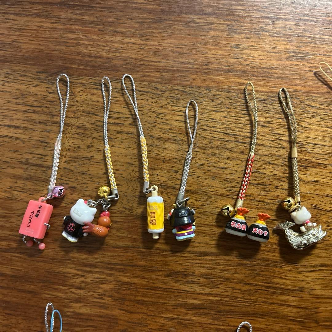 ご当地限定　中部地方　ハローキティストラップ33個＋チャーム1個セット