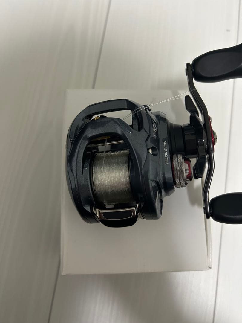 16ジリオンSVTW ダイワ 右ハンドル ベイトリール