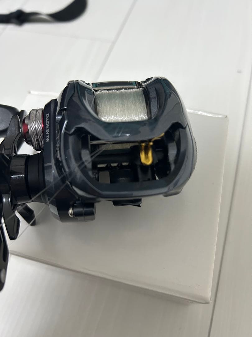 16ジリオンSVTW ダイワ 右ハンドル ベイトリール