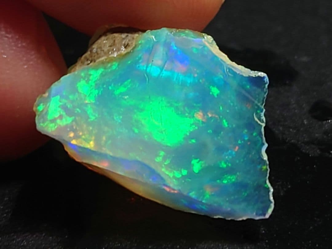 エチオピア　ウェロ産　オパール　チョーク　鉱物標本　原石