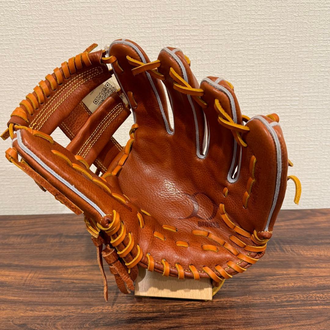 【20%OFF】DIQUES硬式グラブ　型付け済、非売品ブレスレット付き
