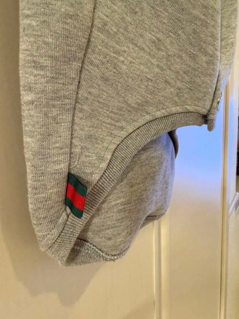 GUCCI エンボス コットン ペット スウェットシャツ