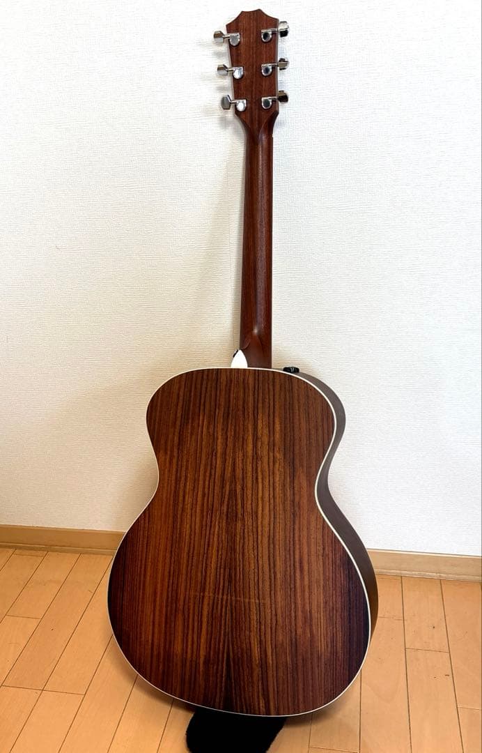 Taylor アコースティックギター 214e