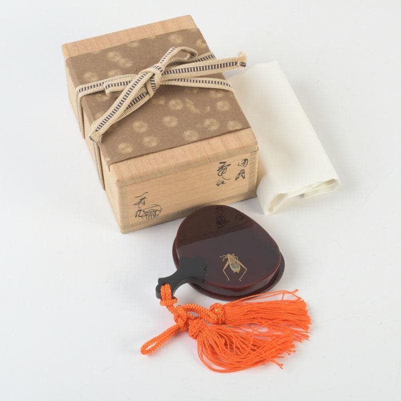 茶道具　輪島塗　茶平一斎作　鈴虫蒔絵　団扇形香合　共布共箱　V　9802