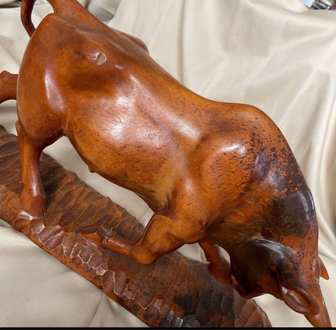 【縁起物】一本 木彫り 牛 重厚感 置物 風水 オブジェ