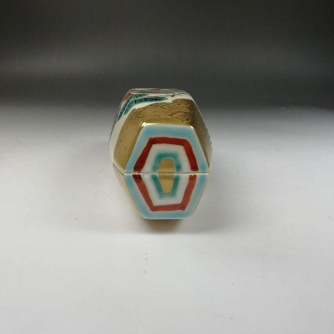 Ｗ４１　香合　『色絵　ぶりぶり』『橋本永豊 造』　共箱　茶道具