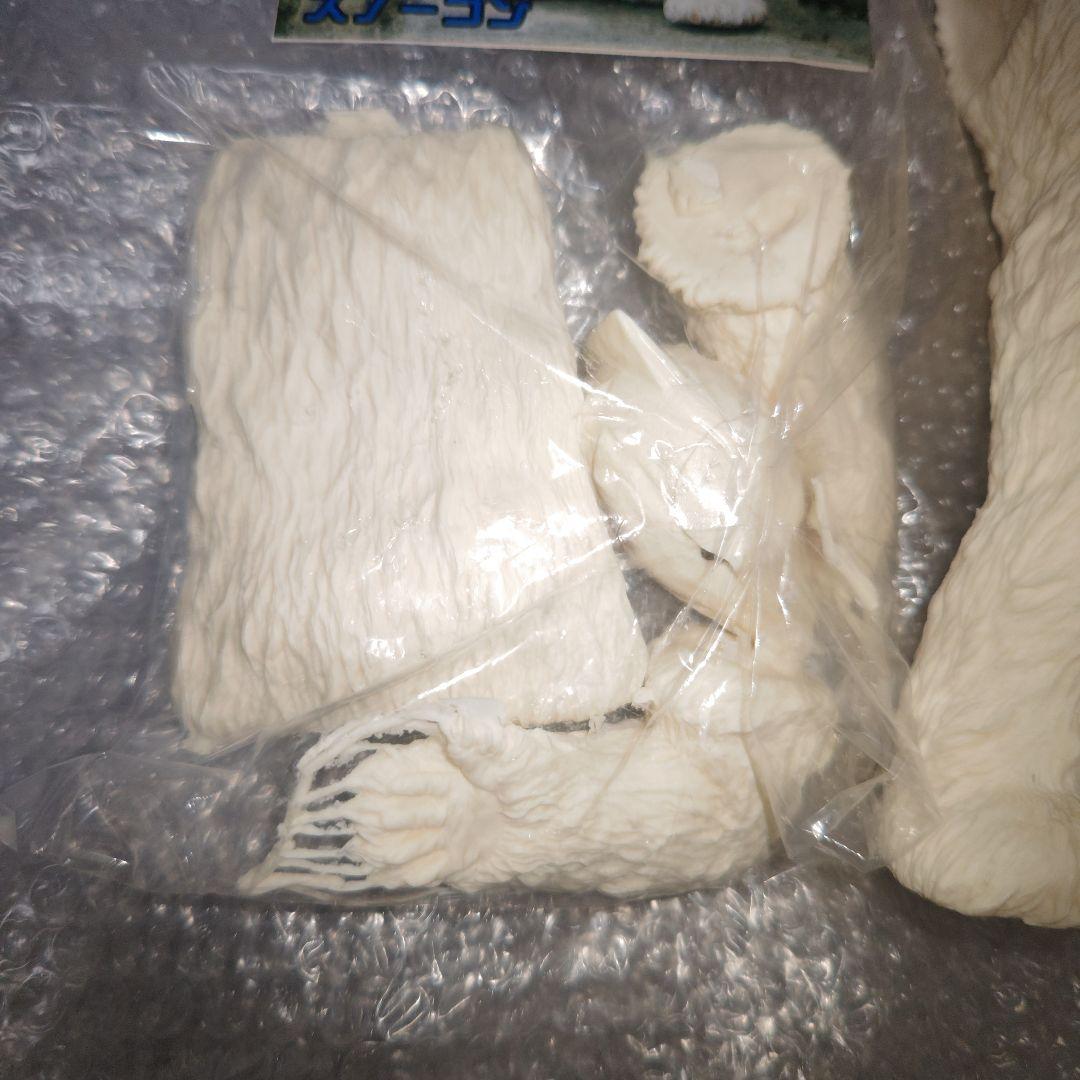 雪女怪獣　スノーゴン　怪々大行進　帰ってきたウルトラマン　ガレージキット　未組立