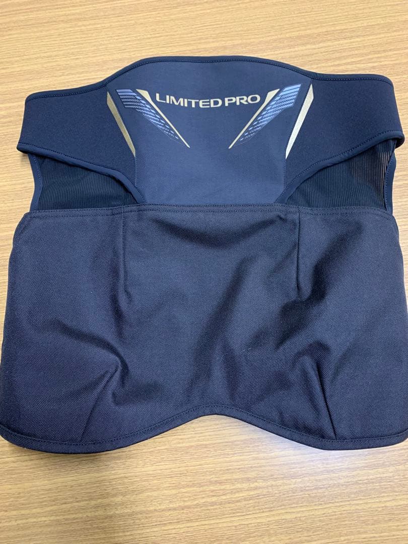 シマノ ネクサス ヒップガード リミテッドプロ　GU-101R Lサイズ