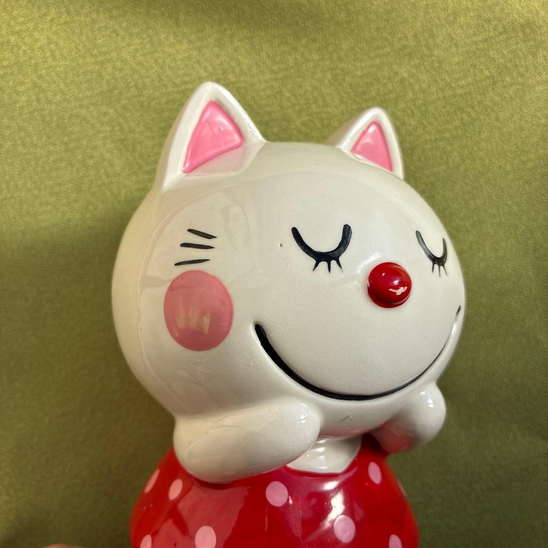 内藤ルネ　ネコの貯金箱　陶器製 赤い水玉