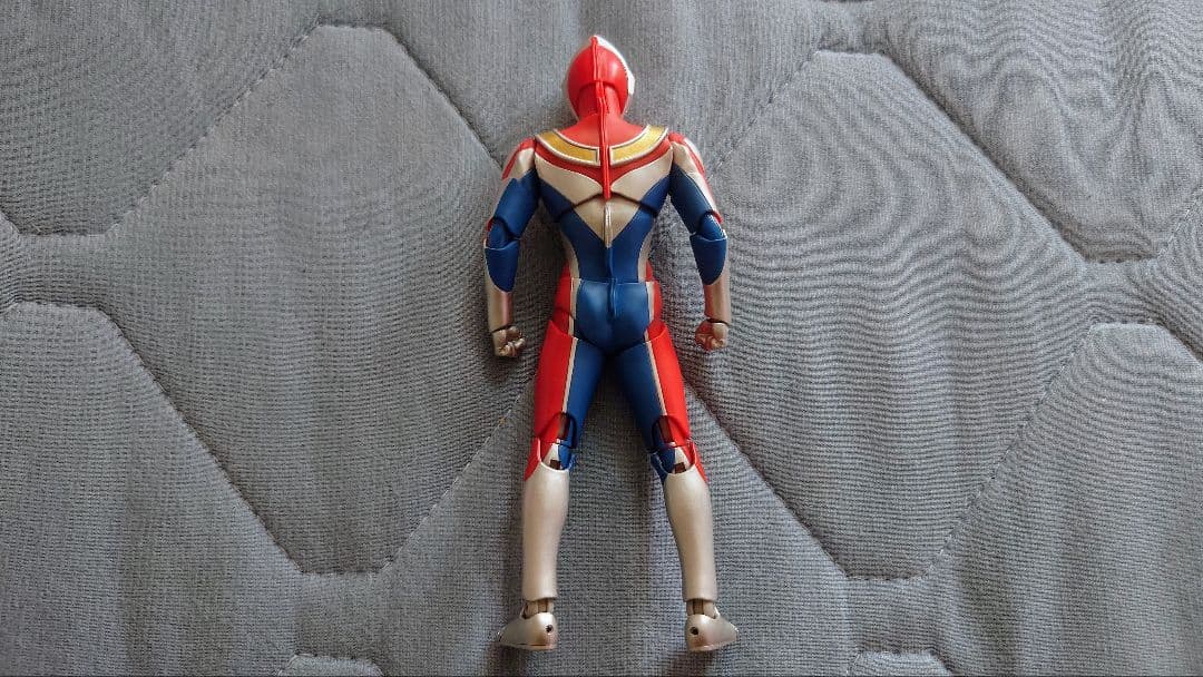 真骨彫　ウルトラマンダイナ