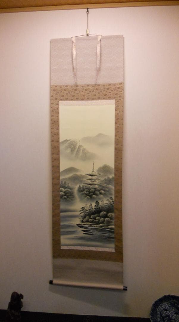 掛け軸 森契雪 水墨塔山水  絹本 希少 軸装 茶道具 掛軸 美品 です。