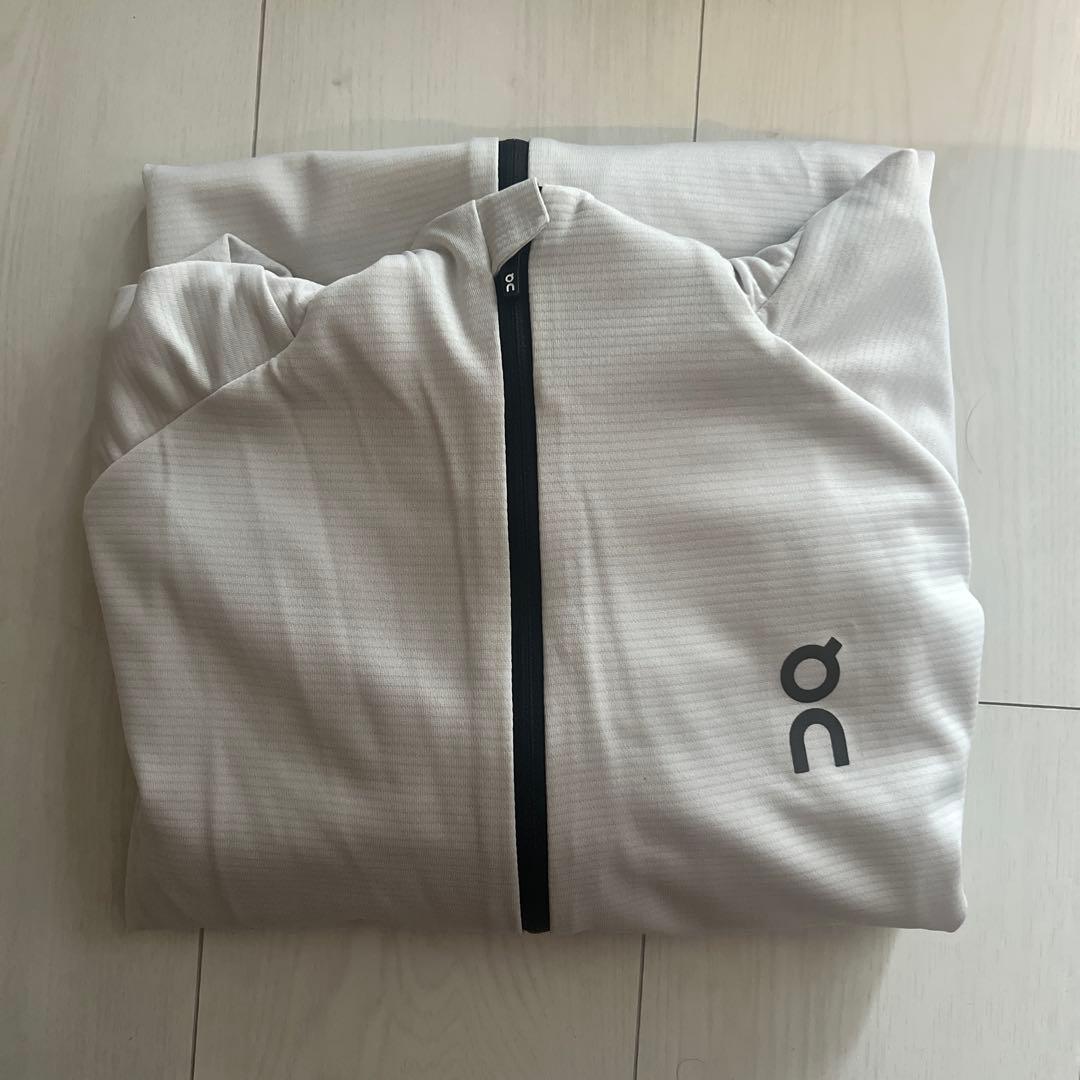 On climate zip hoodie フーディー　ジップアップ　ジャケット
