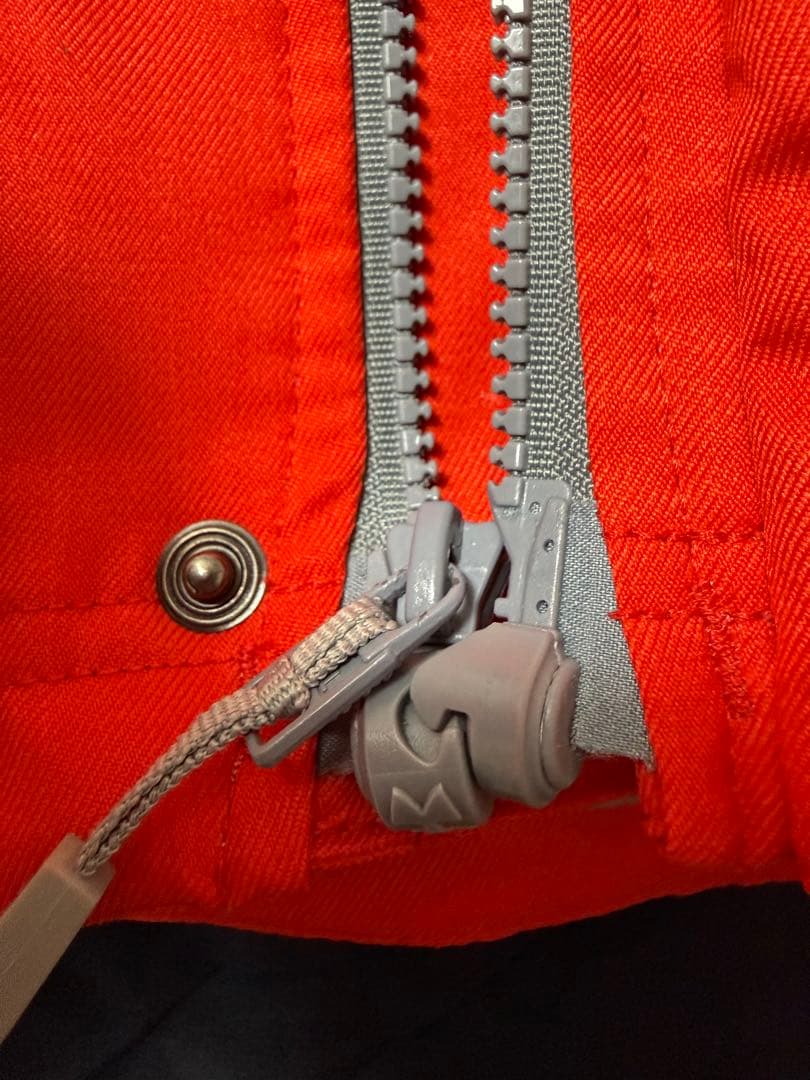 UNDER ARMOUR 赤 アウター