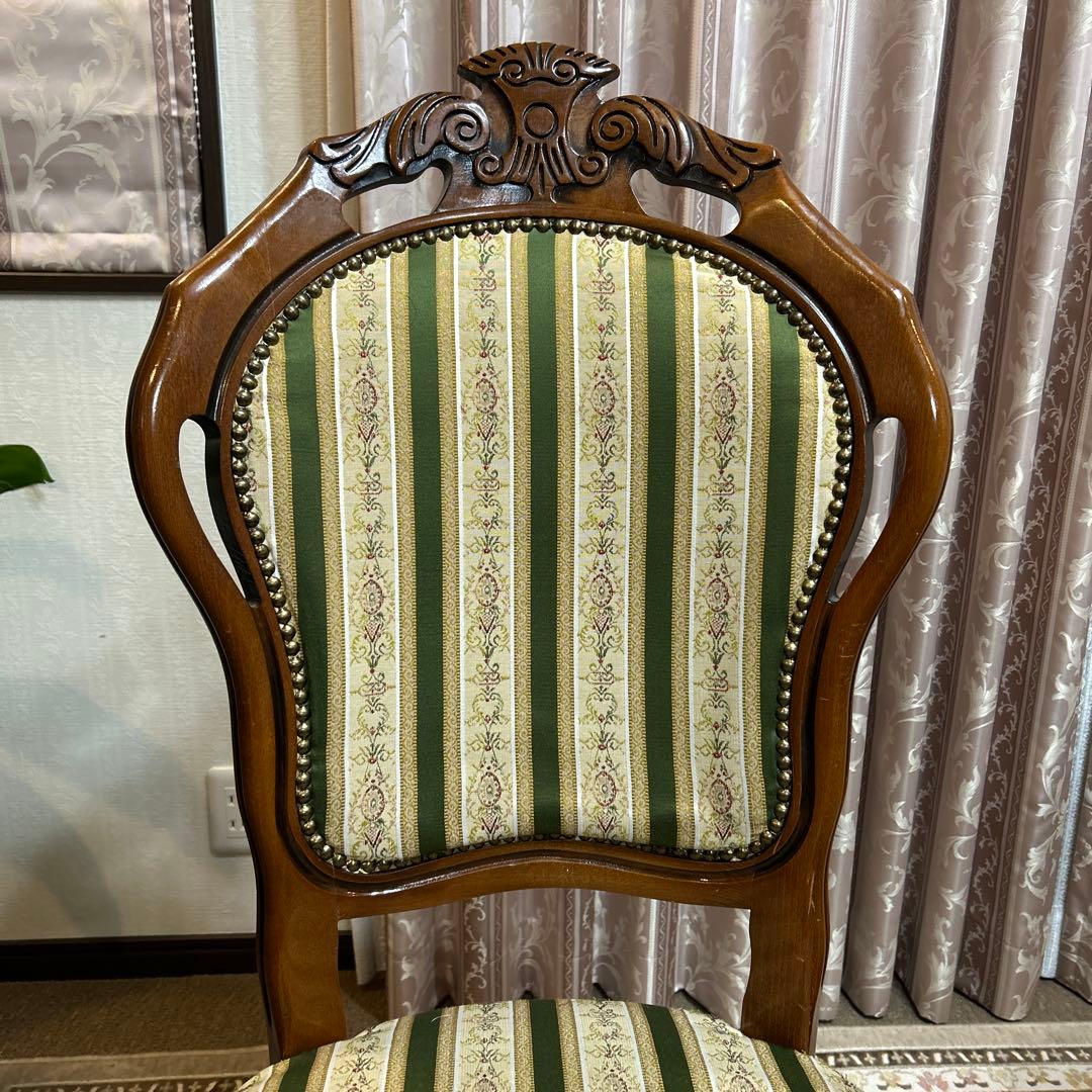 西洋スタイルのストライプ椅子