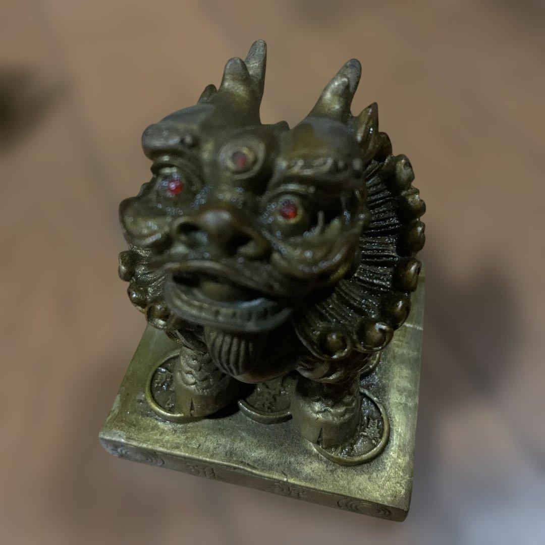 風水⭐︎縁起の良い⭐︎ブロンズの香港の獅子像⭐︎雄雌セットで！赤いお目目が可愛い‼︎
